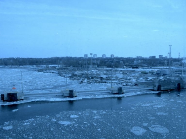 Esto es lo que vemos al llegar a la ciudad de Tallin... por supuesto el mar está congelado en pleno mes de Abril.