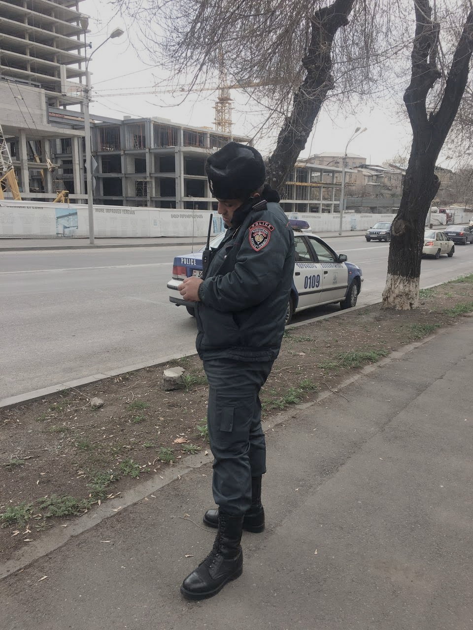 Policía en las calles de Ereván, Armenia