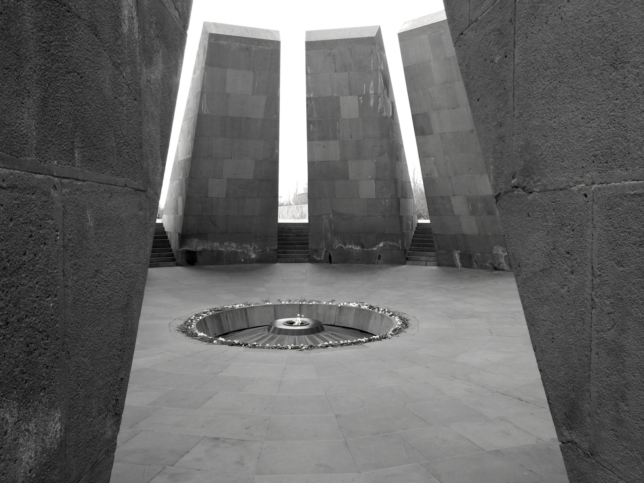 Complejo Tsitsernakaberd donde se encuentra el Memorial del Genocidio Armenio en Ereván, Armenia