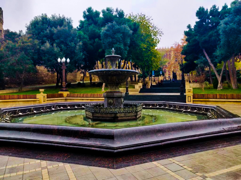 Fuente de la plaza de Sabir, Baku, Azerbaiyán